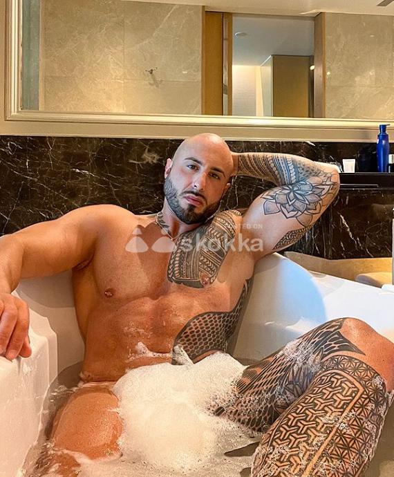 ESCORT/ MASSEUR ITALIAN STALLION